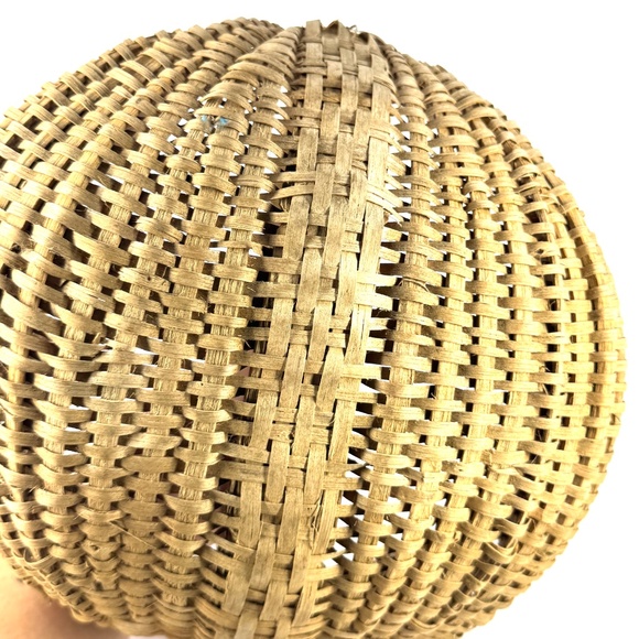 Vintage Handwoven Wicker Basket With Handle Rustic Farmhouse Cottagecore - Picture 4 of 6